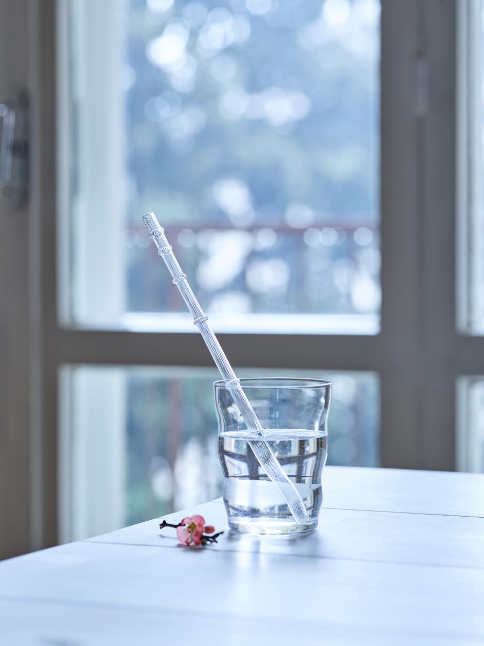 3100-Calamus-straw-table-inside-low-res